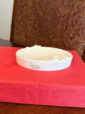 *NEW* PERI HOME White Faux Marble Floral Soap Dish